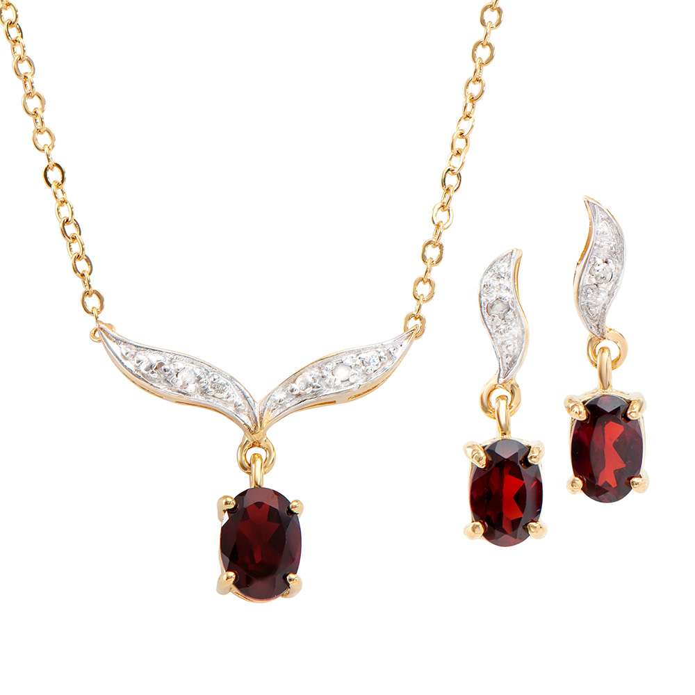 1.74 Tw Cts Garnets & Diamonds 18K Gold Plated Designer Necklaces & Ear-Ring Set